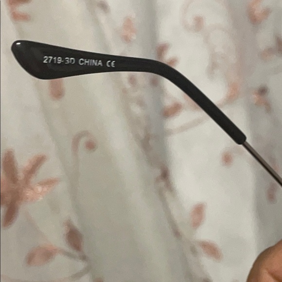 Sunglass - Picture 2 of 3